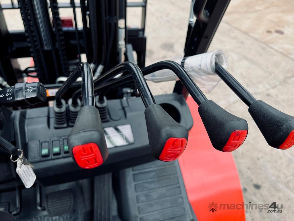 Hangcha 3.5t 4WD Forklift CPCD35 - 4.3m Triplex 3 Speed Diesel Wet Brake System